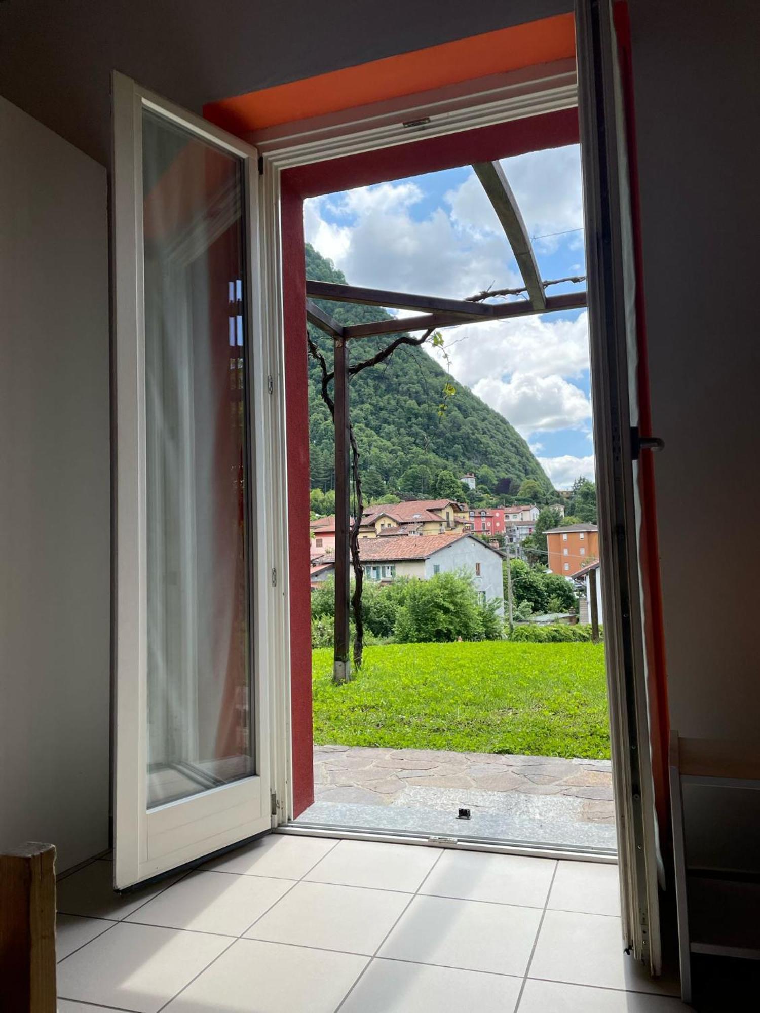 Casa Rossa Hostel Laveno-Mombello