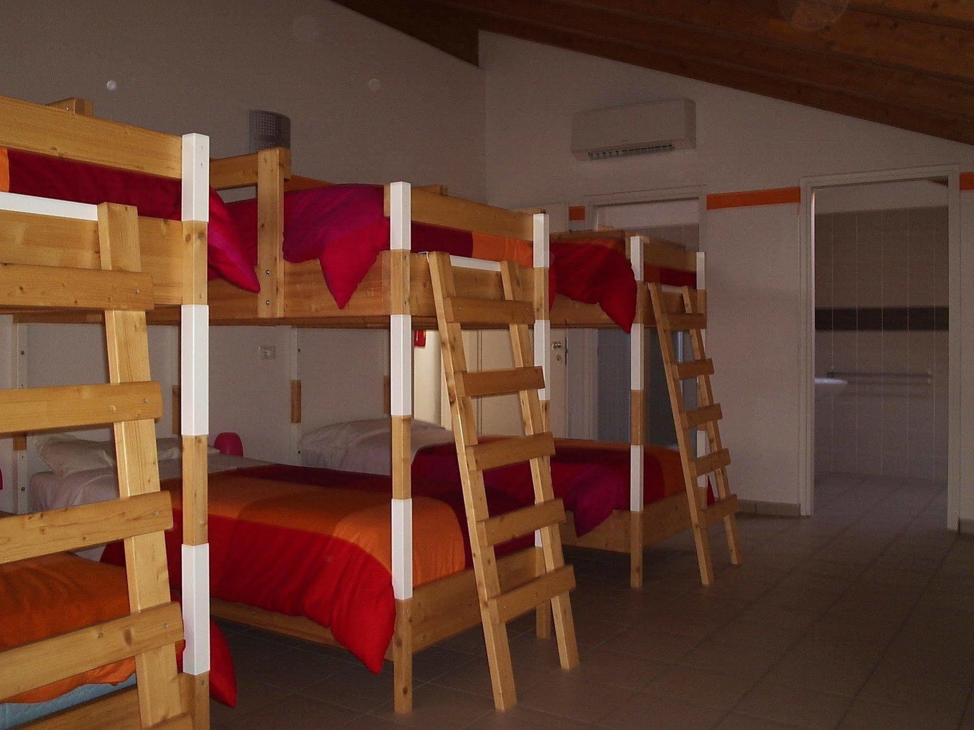 Casa Rossa Auberge de jeunesse Laveno-Mombello